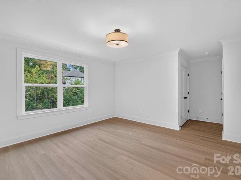 9000 Pinenoll Lane, Charlotte, NC 28215.  MLS# CAR4414558, YatesRealty ID 53112. 