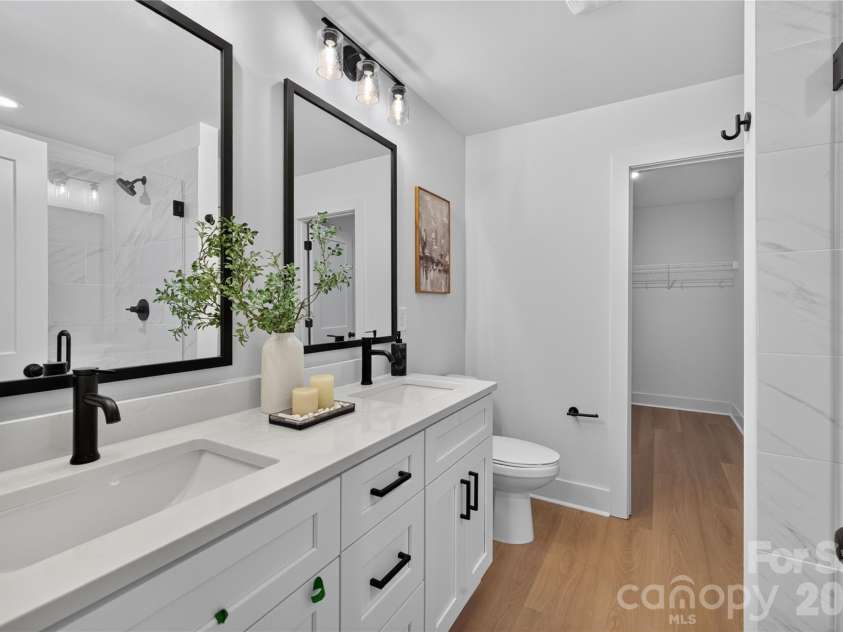 9000 Pinenoll Lane, Charlotte, NC 28215.  MLS# CAR4414558, YatesRealty ID 53112. Primary bathroom