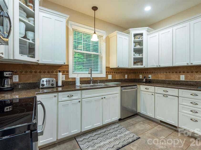 25 Deer Trail Way, Fairview, NC 28730.  MLS# CAR4428535, YatesRealty ID 53113. 