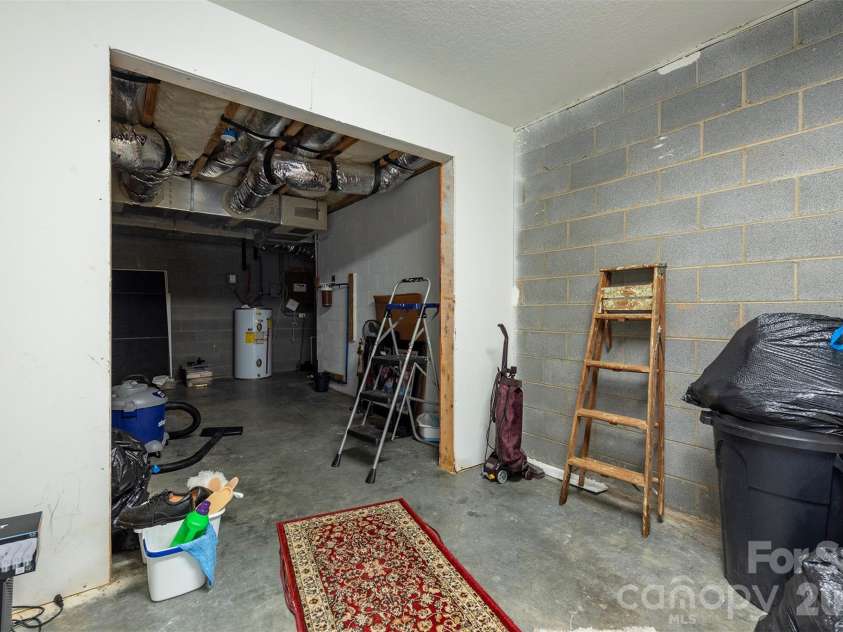 25 Deer Trail Way, Fairview, NC 28730.  MLS# CAR4428535, YatesRealty ID 53113. 