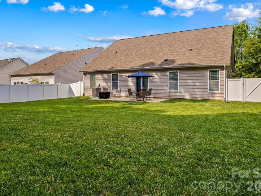 111 Paradise Hills Circle, Mooresville, NC 28115.  MLS# CAR4428377, YatesRealty ID 53114. Beautiful Back Yard