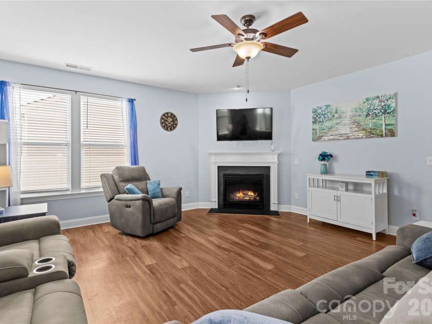 111 Paradise Hills Circle, Mooresville, NC 28115.  MLS# CAR4428377, YatesRealty ID 53114. Double Window for Natural light