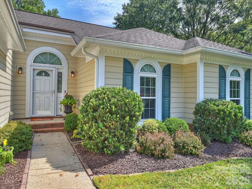1608 Running Brook Road, Charlotte, NC 28214.  MLS# CAR4424318, YatesRealty ID 53115. Front Entrance