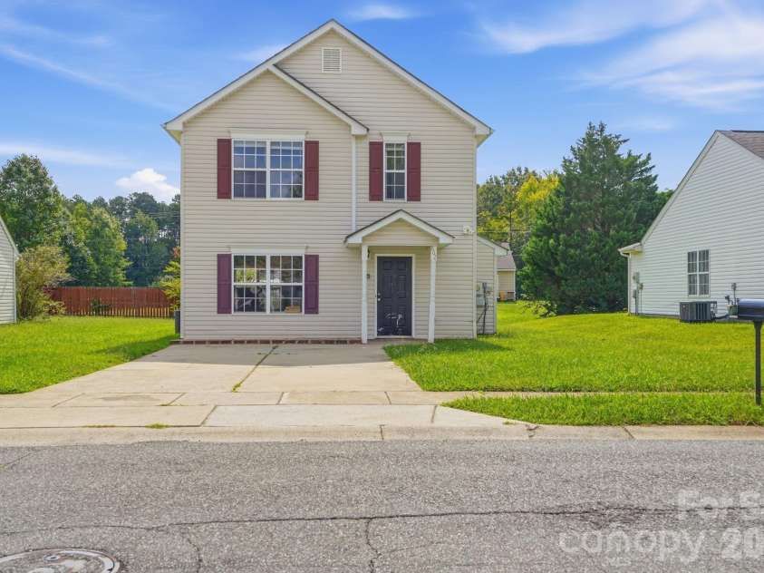 802 Almora Drive, Charlotte, NC 28216.  MLS# CAR4427934, YatesRealty ID 53117. 