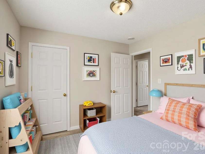 802 Almora Drive, Charlotte, NC 28216.  MLS# CAR4427934, YatesRealty ID 53117. 