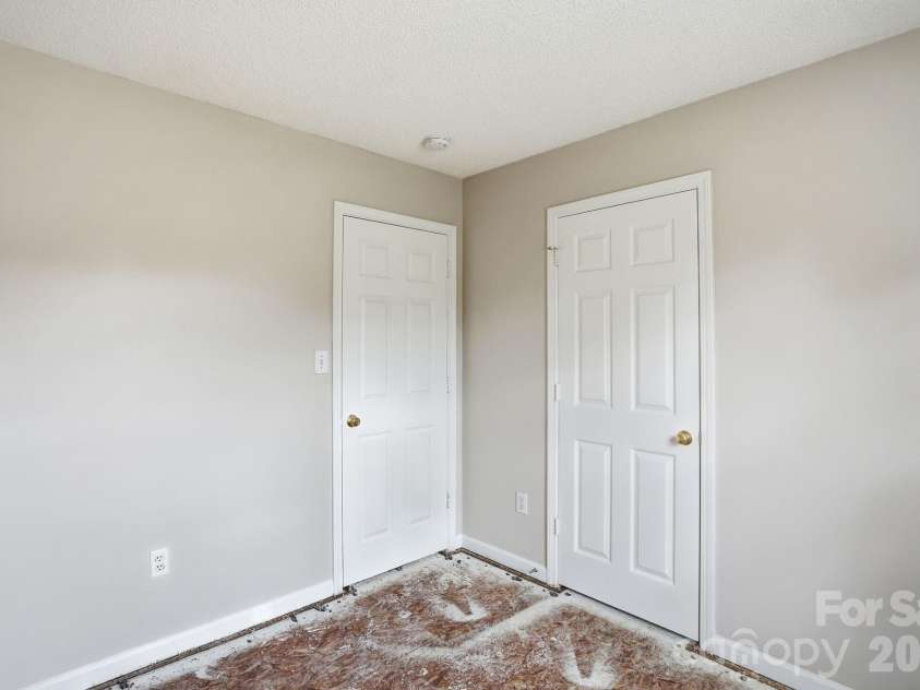 802 Almora Drive, Charlotte, NC 28216.  MLS# CAR4427934, YatesRealty ID 53117. 
