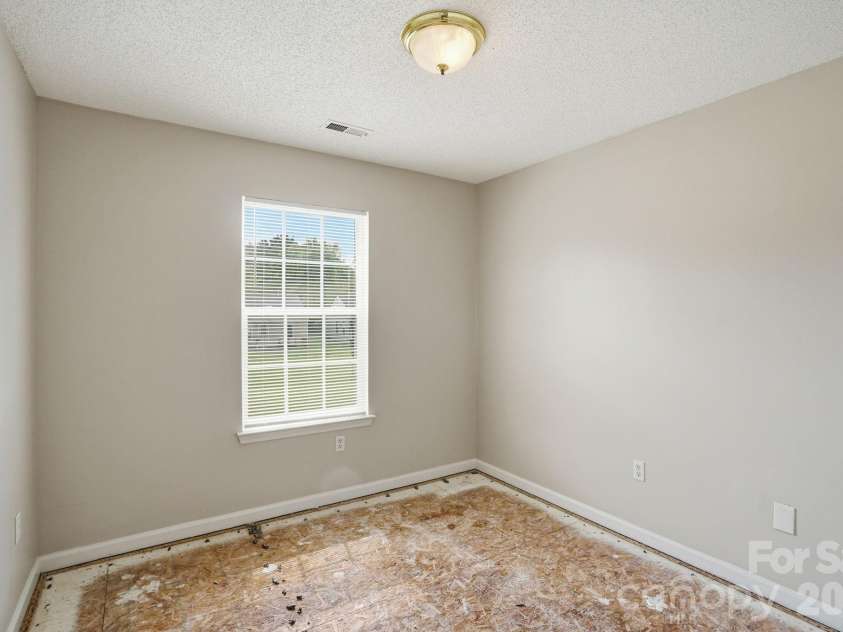 802 Almora Drive, Charlotte, NC 28216.  MLS# CAR4427934, YatesRealty ID 53117. 