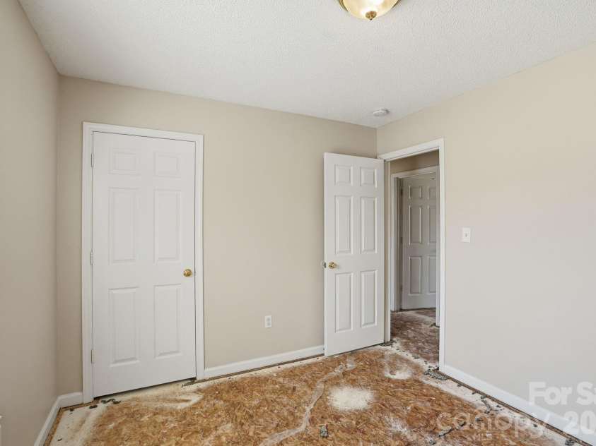 802 Almora Drive, Charlotte, NC 28216.  MLS# CAR4427934, YatesRealty ID 53117. 