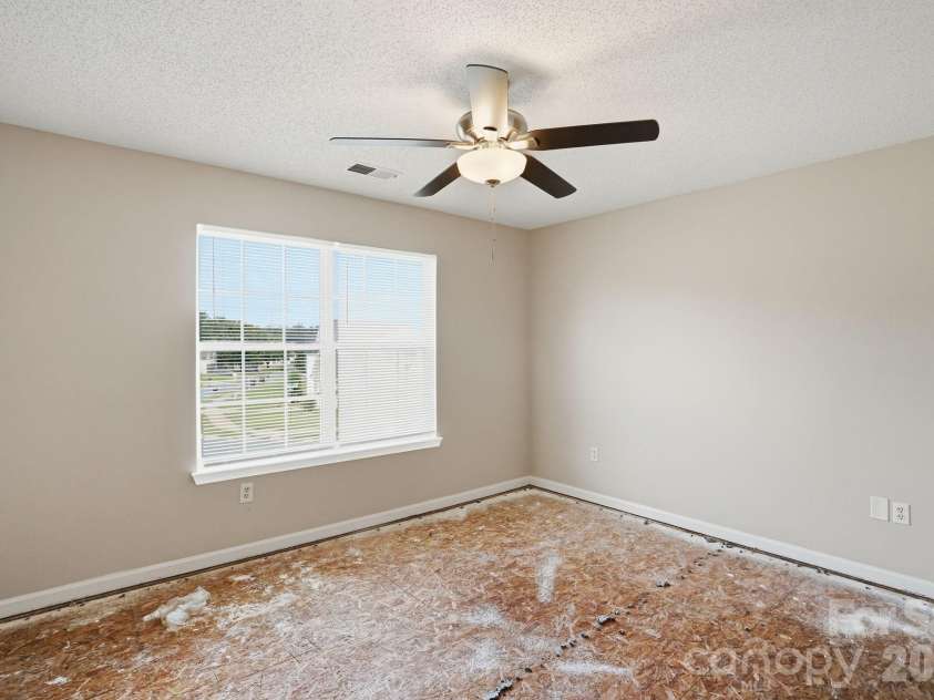 802 Almora Drive, Charlotte, NC 28216.  MLS# CAR4427934, YatesRealty ID 53117. 