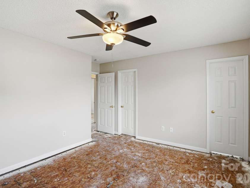 802 Almora Drive, Charlotte, NC 28216.  MLS# CAR4427934, YatesRealty ID 53117. 