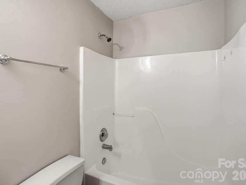 802 Almora Drive, Charlotte, NC 28216.  MLS# CAR4427934, YatesRealty ID 53117. 