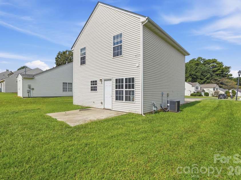 802 Almora Drive, Charlotte, NC 28216.  MLS# CAR4427934, YatesRealty ID 53117. 