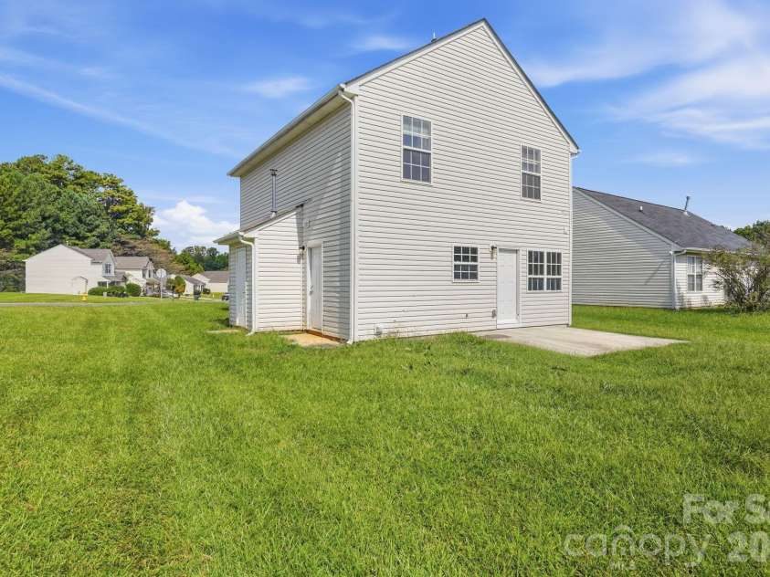 802 Almora Drive, Charlotte, NC 28216.  MLS# CAR4427934, YatesRealty ID 53117. 