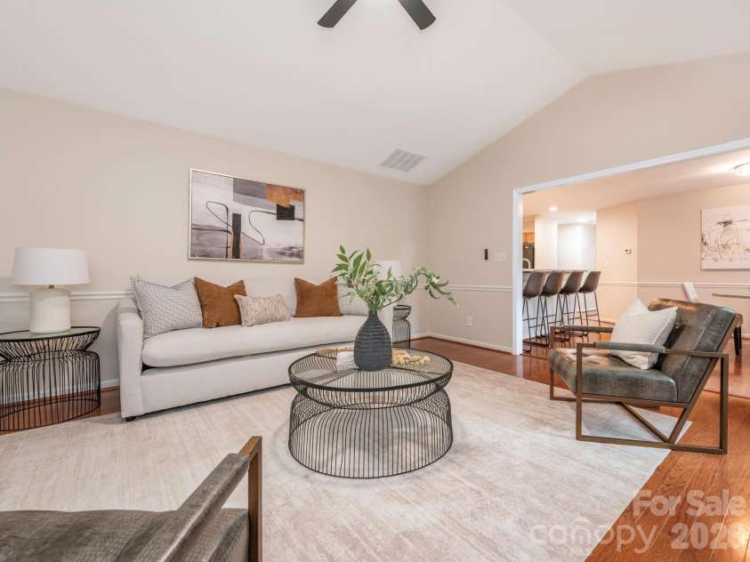 1207 Matthews Plantation Drive, Matthews, NC 28105.  MLS# CAR4428442, YatesRealty ID 53119. 