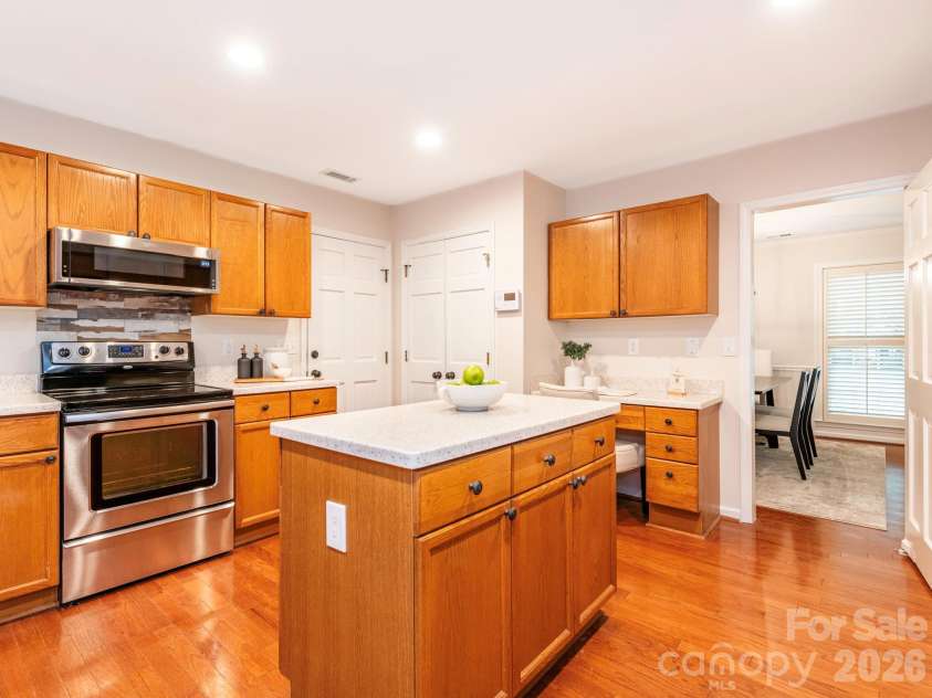 1207 Matthews Plantation Drive, Matthews, NC 28105.  MLS# CAR4428442, YatesRealty ID 53119. 