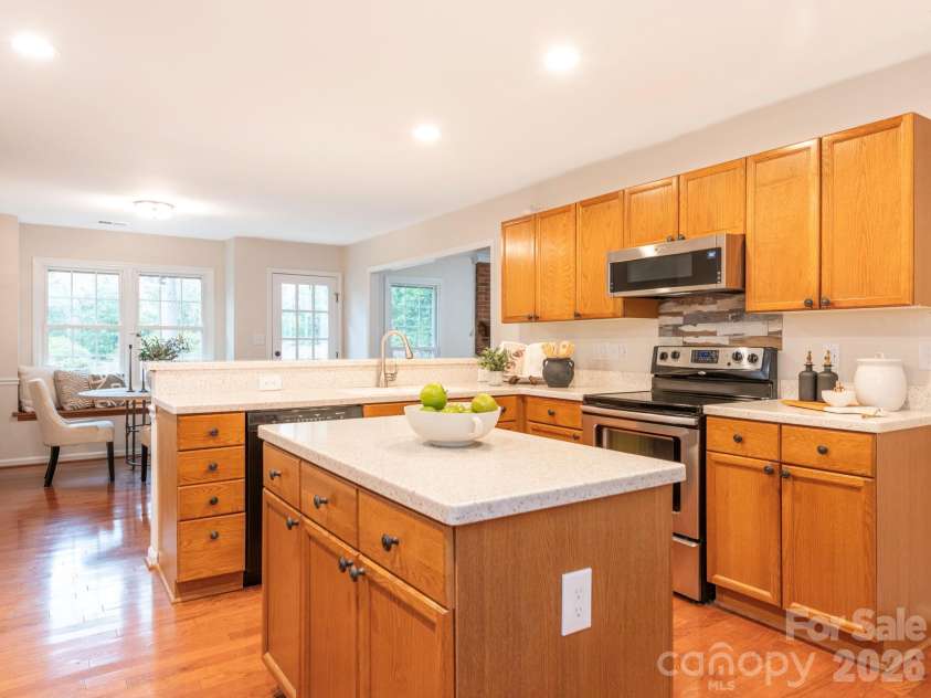 1207 Matthews Plantation Drive, Matthews, NC 28105.  MLS# CAR4428442, YatesRealty ID 53119. 