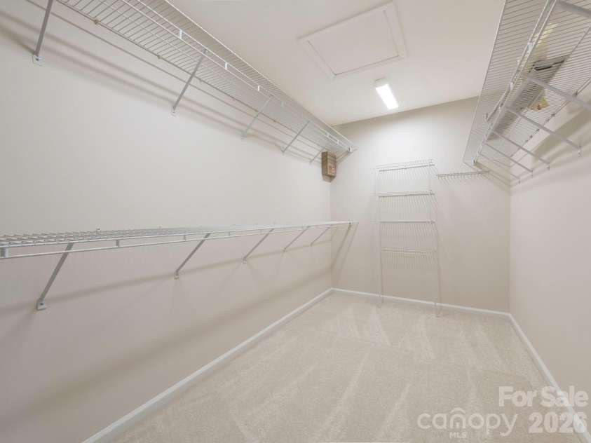 1207 Matthews Plantation Drive, Matthews, NC 28105.  MLS# CAR4428442, YatesRealty ID 53119. 