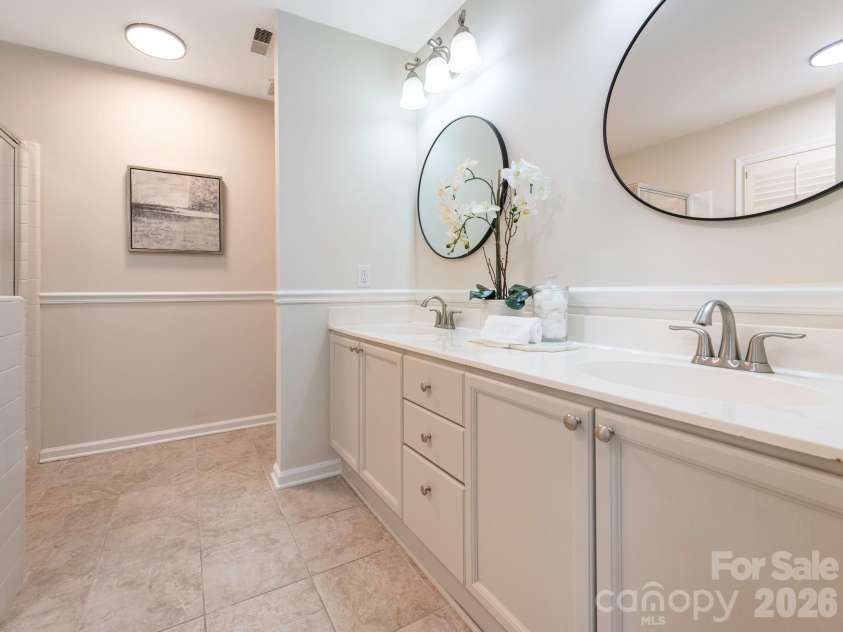 1207 Matthews Plantation Drive, Matthews, NC 28105.  MLS# CAR4428442, YatesRealty ID 53119. 