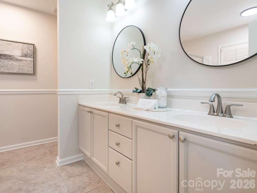 1207 Matthews Plantation Drive, Matthews, NC 28105.  MLS# CAR4428442, YatesRealty ID 53119. 