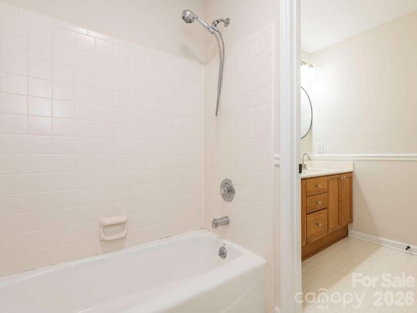 1207 Matthews Plantation Drive, Matthews, NC 28105.  MLS# CAR4428442, YatesRealty ID 53119. 