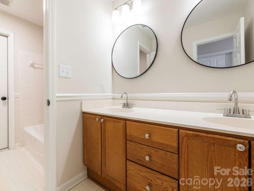 1207 Matthews Plantation Drive, Matthews, NC 28105.  MLS# CAR4428442, YatesRealty ID 53119. 
