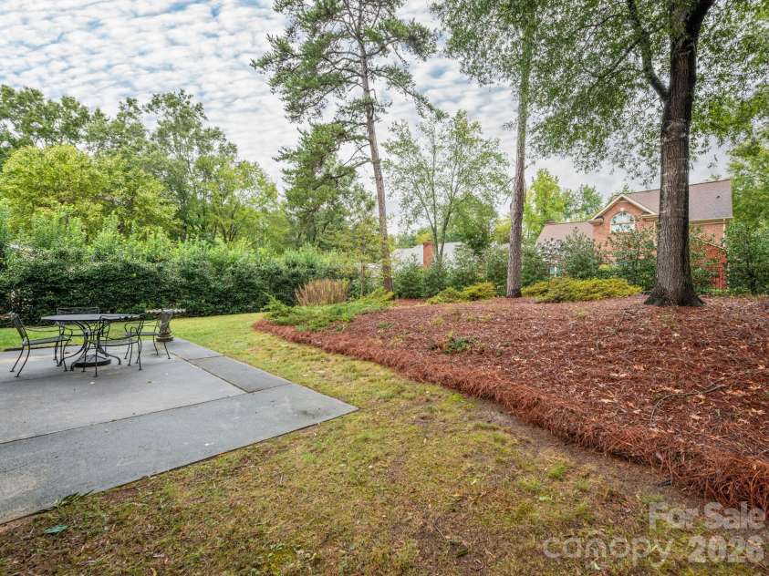 1207 Matthews Plantation Drive, Matthews, NC 28105.  MLS# CAR4428442, YatesRealty ID 53119. 