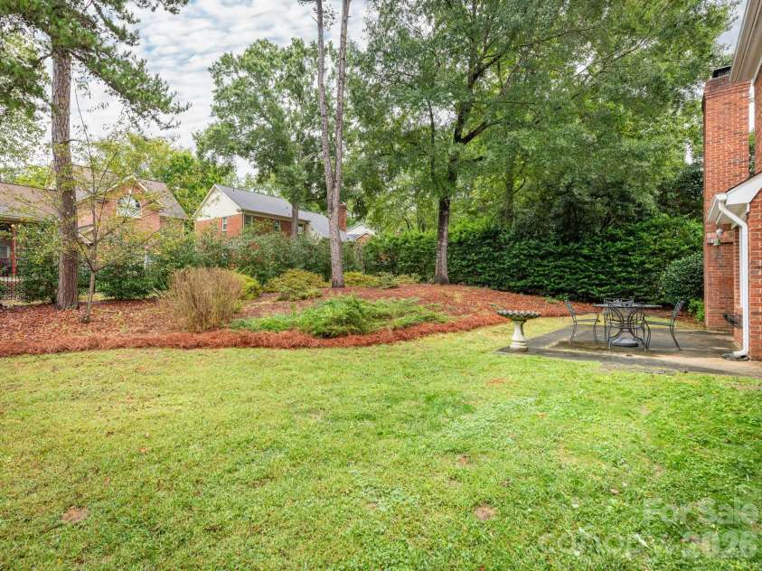 1207 Matthews Plantation Drive, Matthews, NC 28105.  MLS# CAR4428442, YatesRealty ID 53119. 