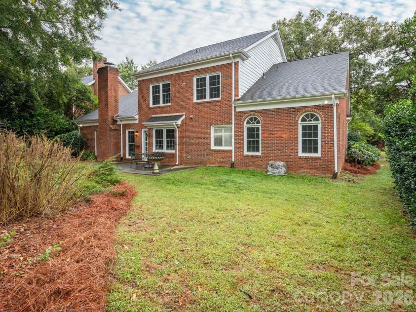 1207 Matthews Plantation Drive, Matthews, NC 28105.  MLS# CAR4428442, YatesRealty ID 53119. 