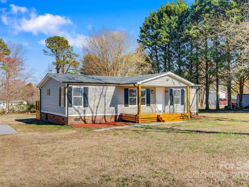 8670 Carroll Street, Hickory, NC 28601.  MLS# CAR4224295, YatesRealty ID 5312. 