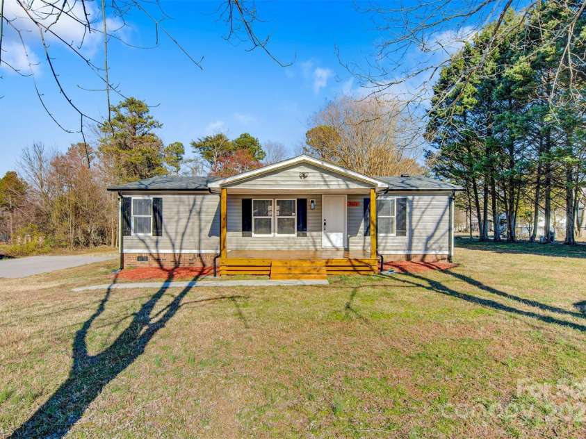 8670 Carroll Street, Hickory, NC 28601.  MLS# CAR4224295, YatesRealty ID 5312. 