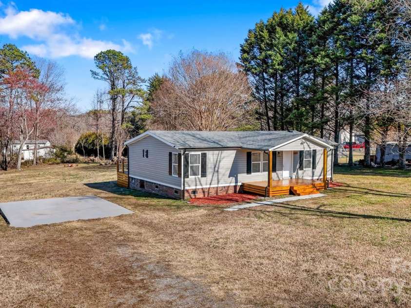 8670 Carroll Street, Hickory, NC 28601.  MLS# CAR4224295, YatesRealty ID 5312. 