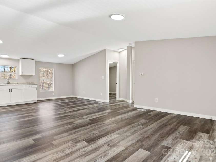 8670 Carroll Street, Hickory, NC 28601.  MLS# CAR4224295, YatesRealty ID 5312. 