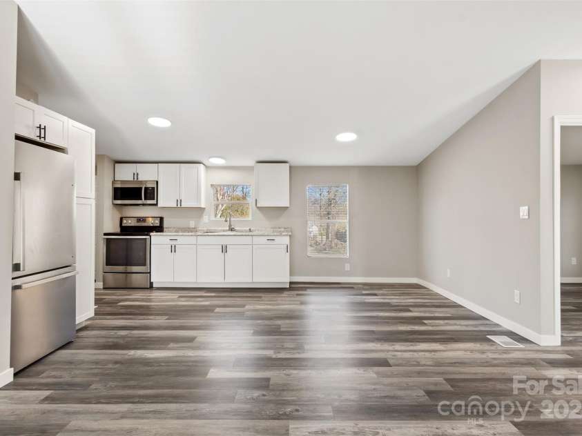 8670 Carroll Street, Hickory, NC 28601.  MLS# CAR4224295, YatesRealty ID 5312. 