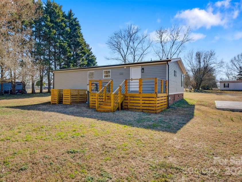 8670 Carroll Street, Hickory, NC 28601.  MLS# CAR4224295, YatesRealty ID 5312. 