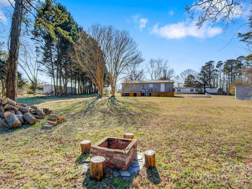 8670 Carroll Street, Hickory, NC 28601.  MLS# CAR4224295, YatesRealty ID 5312. 