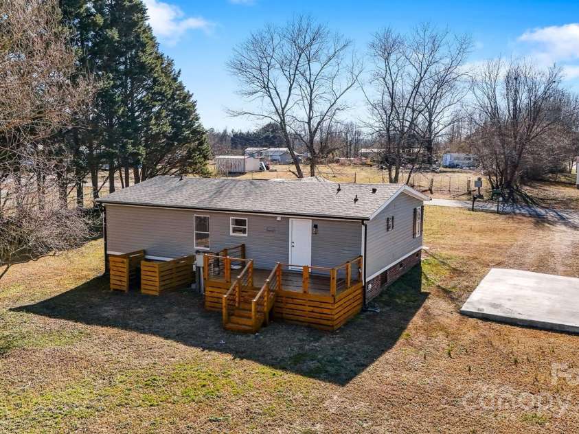 8670 Carroll Street, Hickory, NC 28601.  MLS# CAR4224295, YatesRealty ID 5312. 