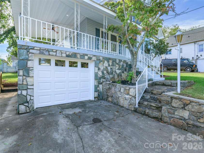 135 Patton Avenue, Canton, NC 28716.  MLS# CAR4428642, YatesRealty ID 53122. 