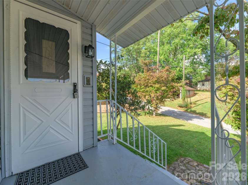 135 Patton Avenue, Canton, NC 28716.  MLS# CAR4428642, YatesRealty ID 53122. 