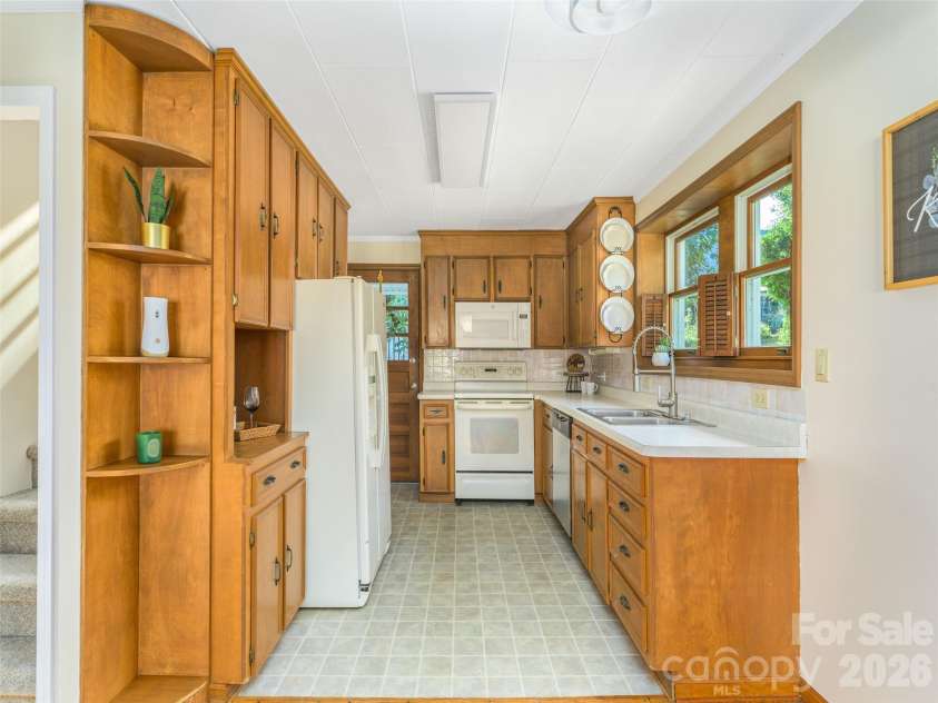 135 Patton Avenue, Canton, NC 28716.  MLS# CAR4428642, YatesRealty ID 53122. 