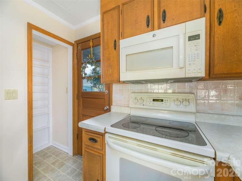 135 Patton Avenue, Canton, NC 28716.  MLS# CAR4428642, YatesRealty ID 53122. 