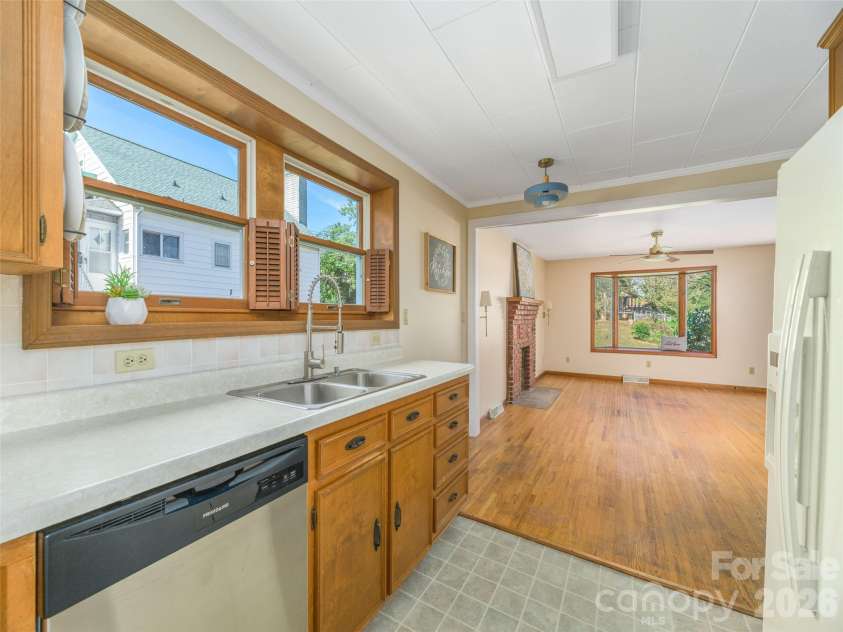 135 Patton Avenue, Canton, NC 28716.  MLS# CAR4428642, YatesRealty ID 53122. 
