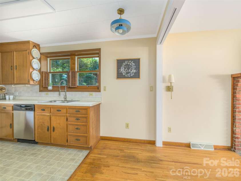 135 Patton Avenue, Canton, NC 28716.  MLS# CAR4428642, YatesRealty ID 53122. 