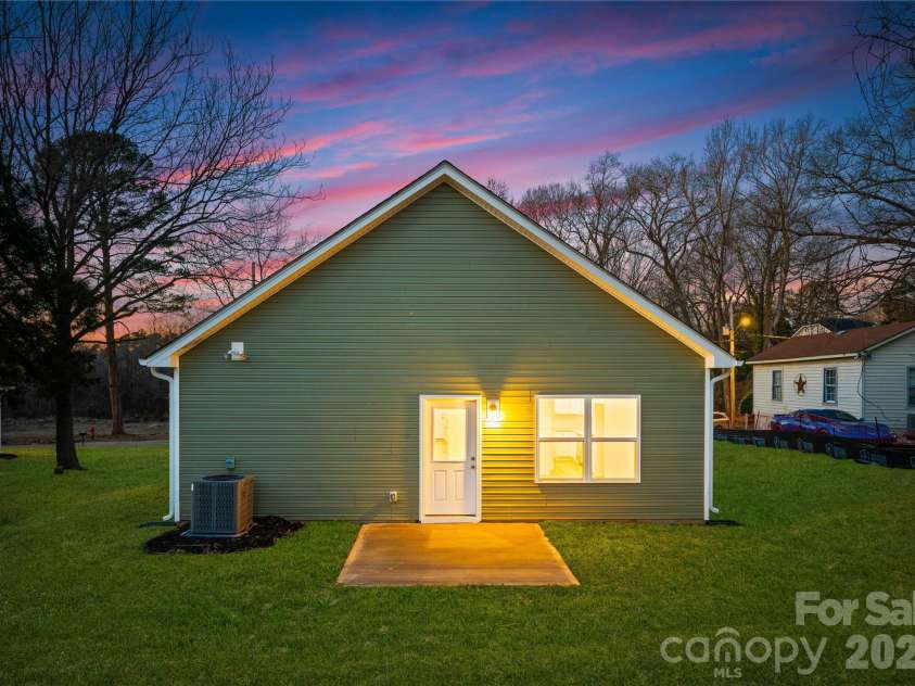 5712 Anderson Road, Charlotte, NC 28269.  MLS# CAR4419984, YatesRealty ID 53124. Representation