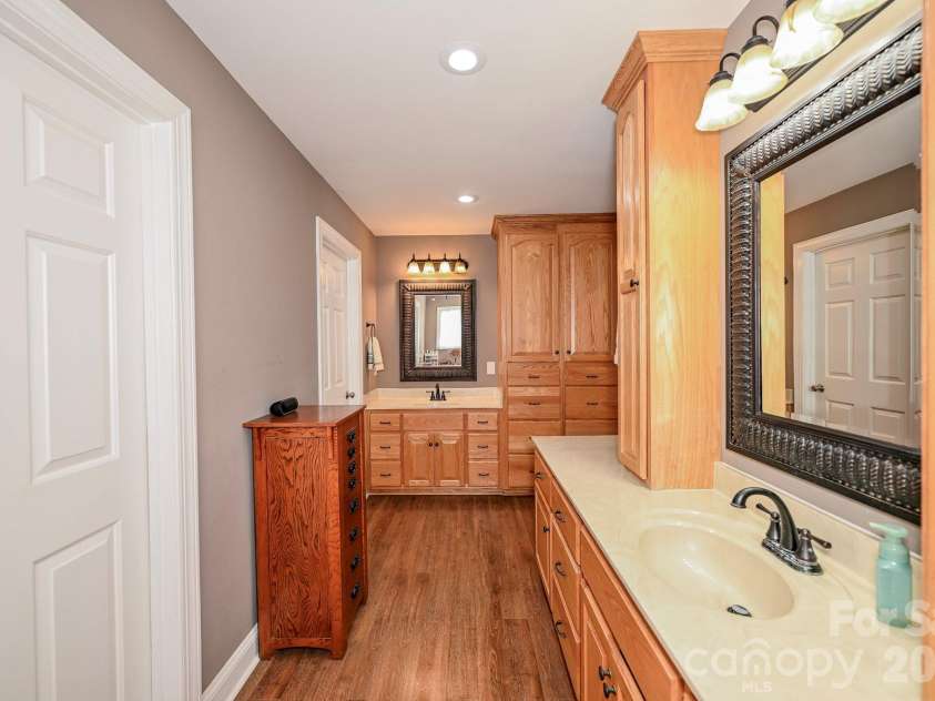 5526 Old Kennedy Ford Road, Marshville, NC 28103.  MLS# CAR4427032, YatesRealty ID 53125. Primary Bath