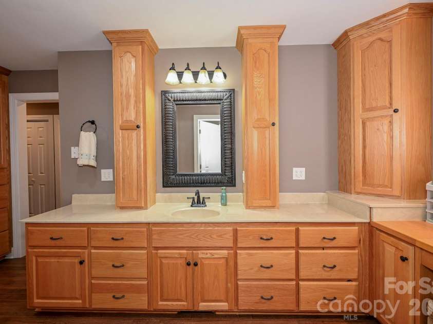 5526 Old Kennedy Ford Road, Marshville, NC 28103.  MLS# CAR4427032, YatesRealty ID 53125. Primary Bath