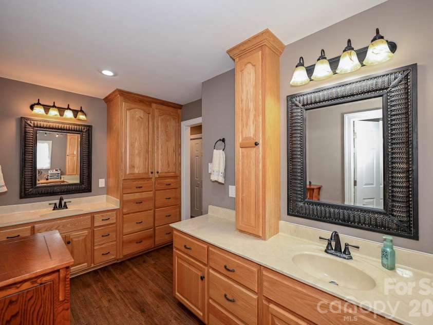 5526 Old Kennedy Ford Road, Marshville, NC 28103.  MLS# CAR4427032, YatesRealty ID 53125. Primary Bath