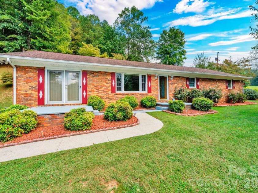 6762 US Highway 421 Highway, Vilas, NC 28692.  MLS# CAR4428654, YatesRealty ID 53126. 