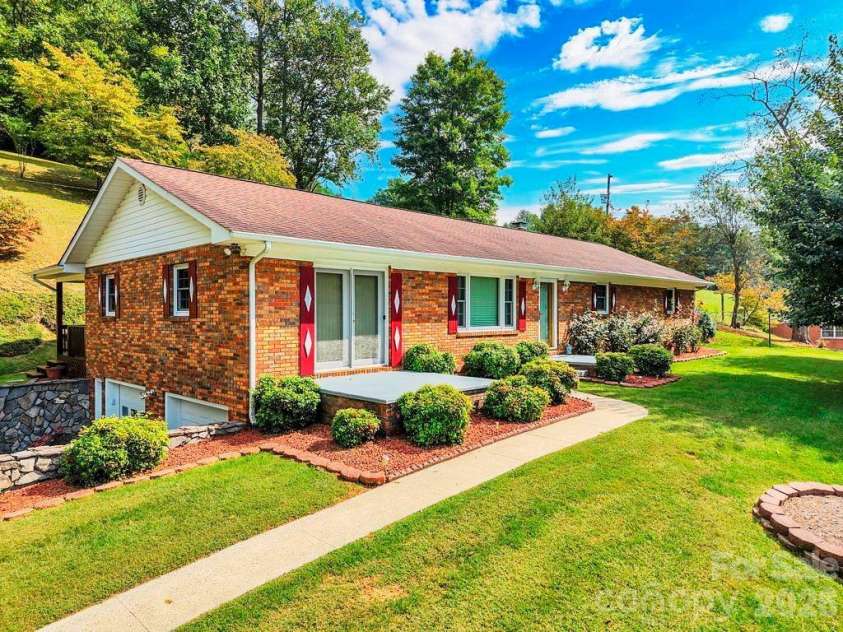 6762 US Highway 421 Highway, Vilas, NC 28692.  MLS# CAR4428654, YatesRealty ID 53126. 