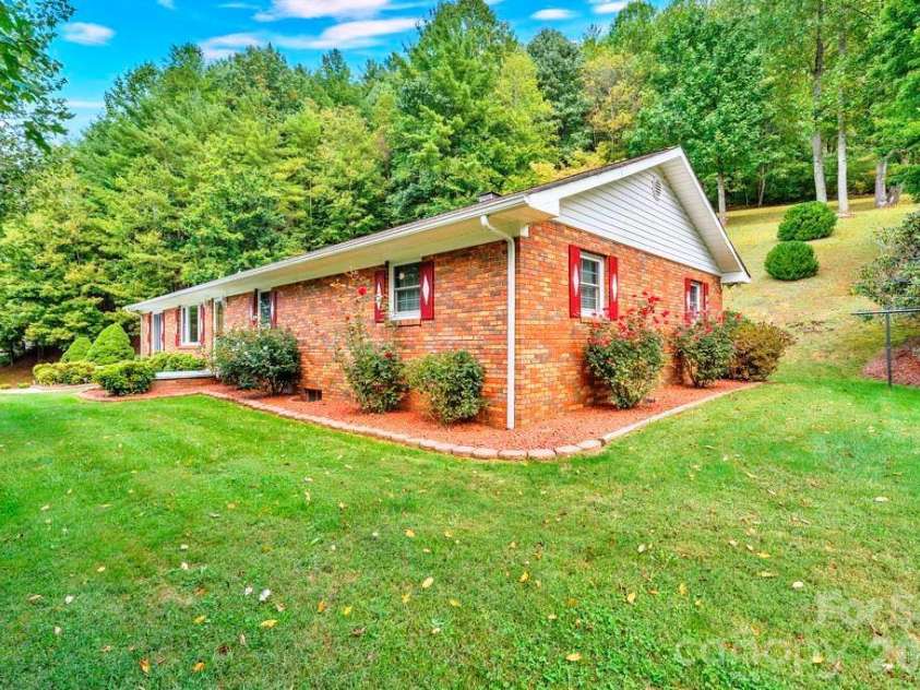 6762 US Highway 421 Highway, Vilas, NC 28692.  MLS# CAR4428654, YatesRealty ID 53126. 