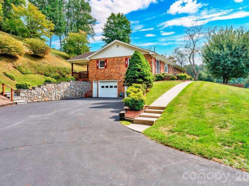 6762 US Highway 421 Highway, Vilas, NC 28692.  MLS# CAR4428654, YatesRealty ID 53126. 